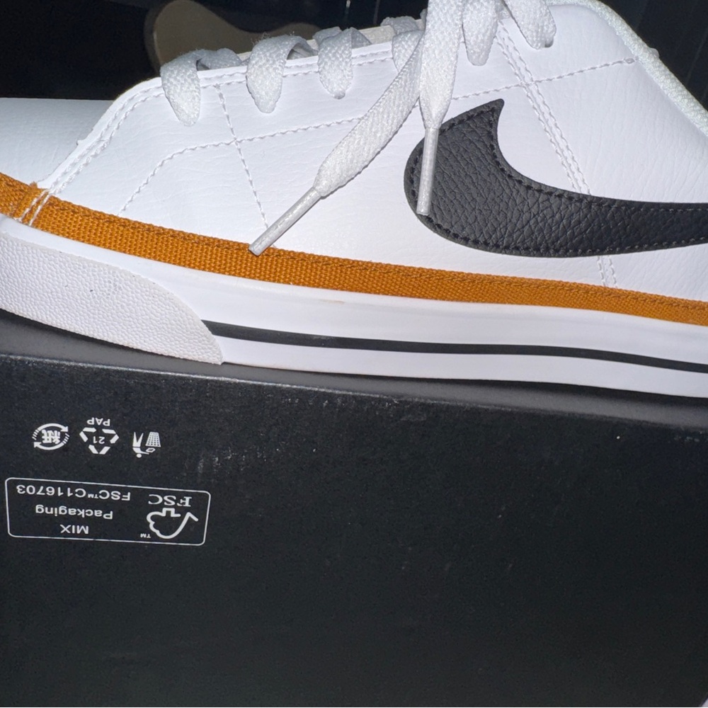 Nike Men's White and Tan Sneakers - Picture 4 of 5